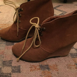 Steve Madden Brown Suede Lace Up Bootie Wedge 7